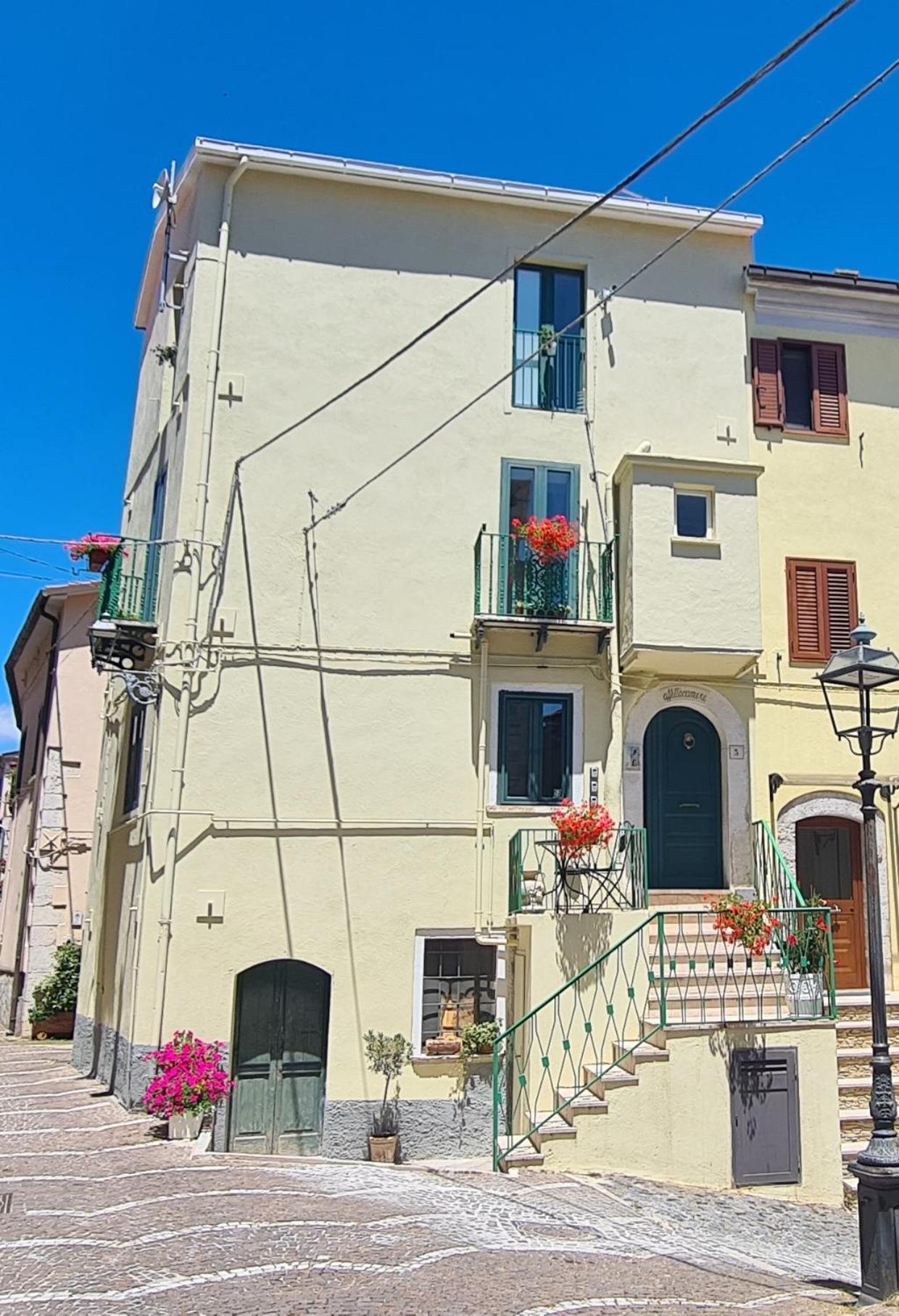 ホテル Il Campanile Santa Maria del Molise エクステリア 写真